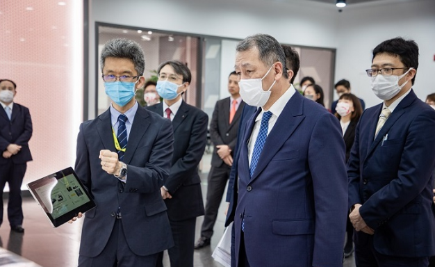 龟井总领事访问三菱电机深圳智能制造科创中心